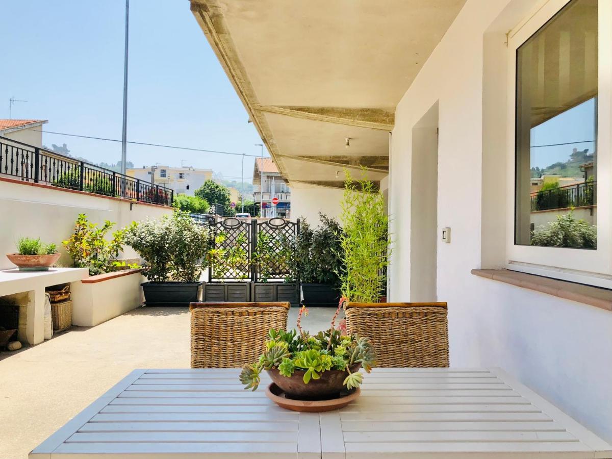 Blue Apricot Apartment Con Jacuzzi Montesilvano Marina Esterno foto