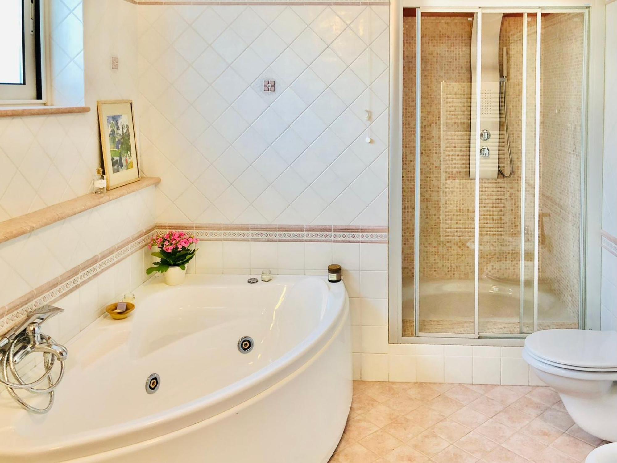 Blue Apricot Apartment Con Jacuzzi Montesilvano Marina Esterno foto