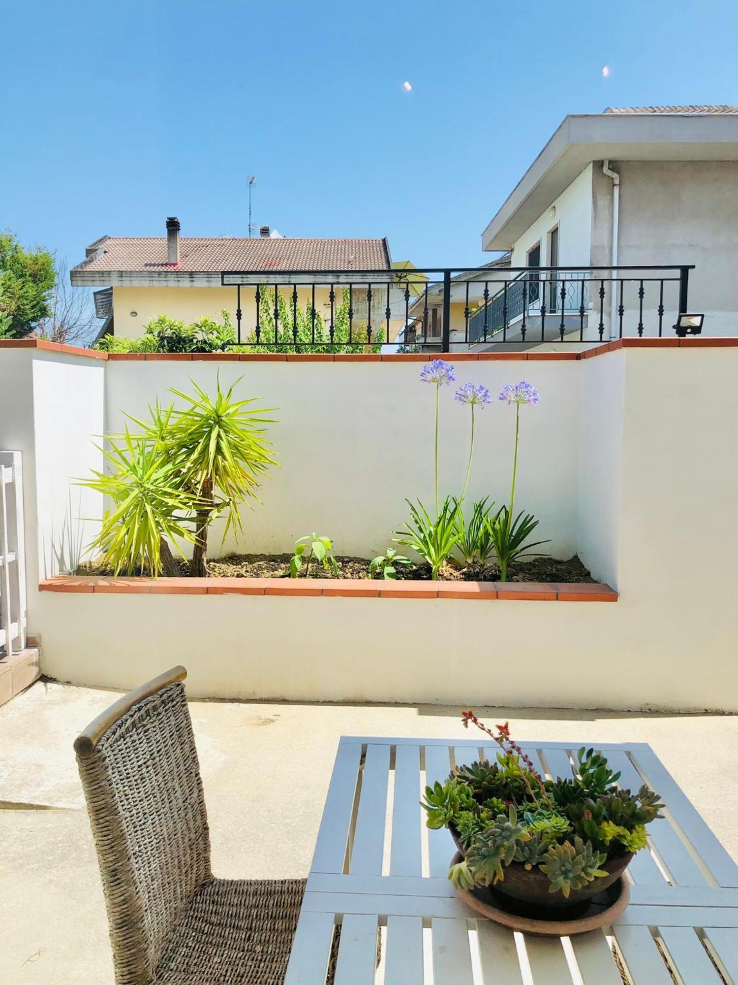 Blue Apricot Apartment Con Jacuzzi Montesilvano Marina Esterno foto